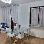 Yudi House Apartment *